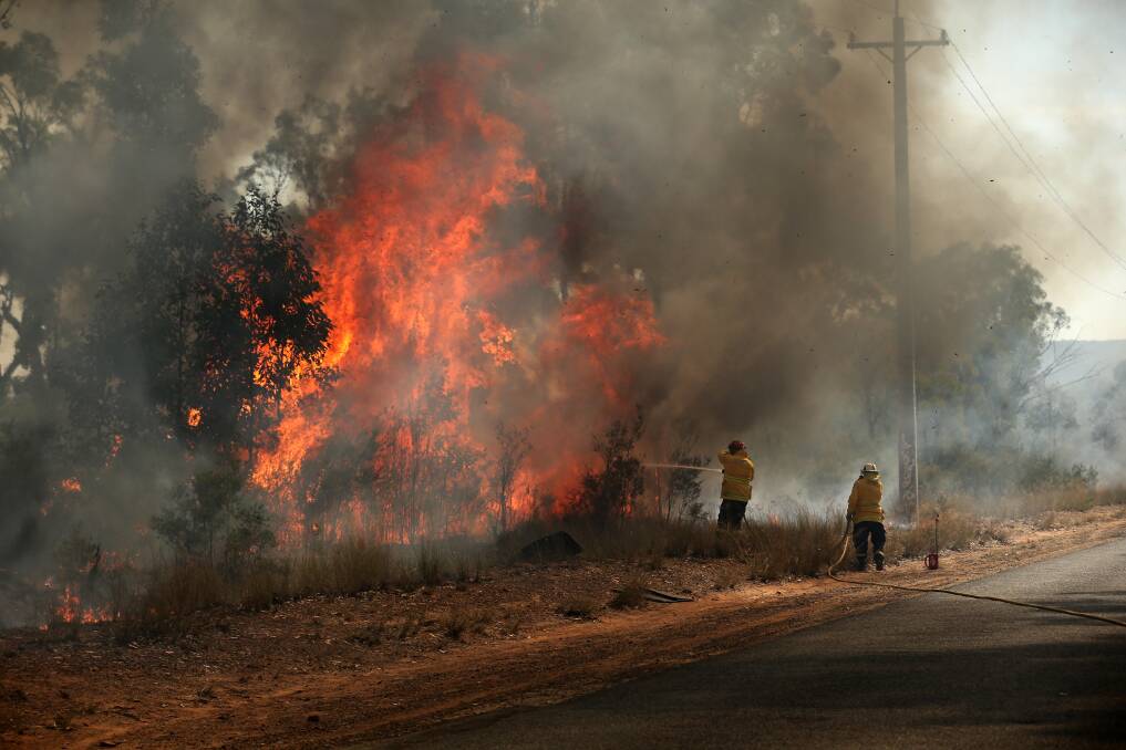 NSW Fire and Rescue and the Rural Fire Service work to bring a bushfire in Londonderry under control in 2019. Picture by Geoff Jones.