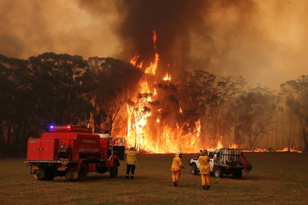 NSW RFS crews fight a fire at Bilpin in 2019. Picture by Geoff Jones.
